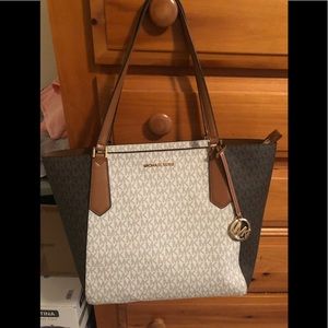 Large Michael Kors Tote/ purse